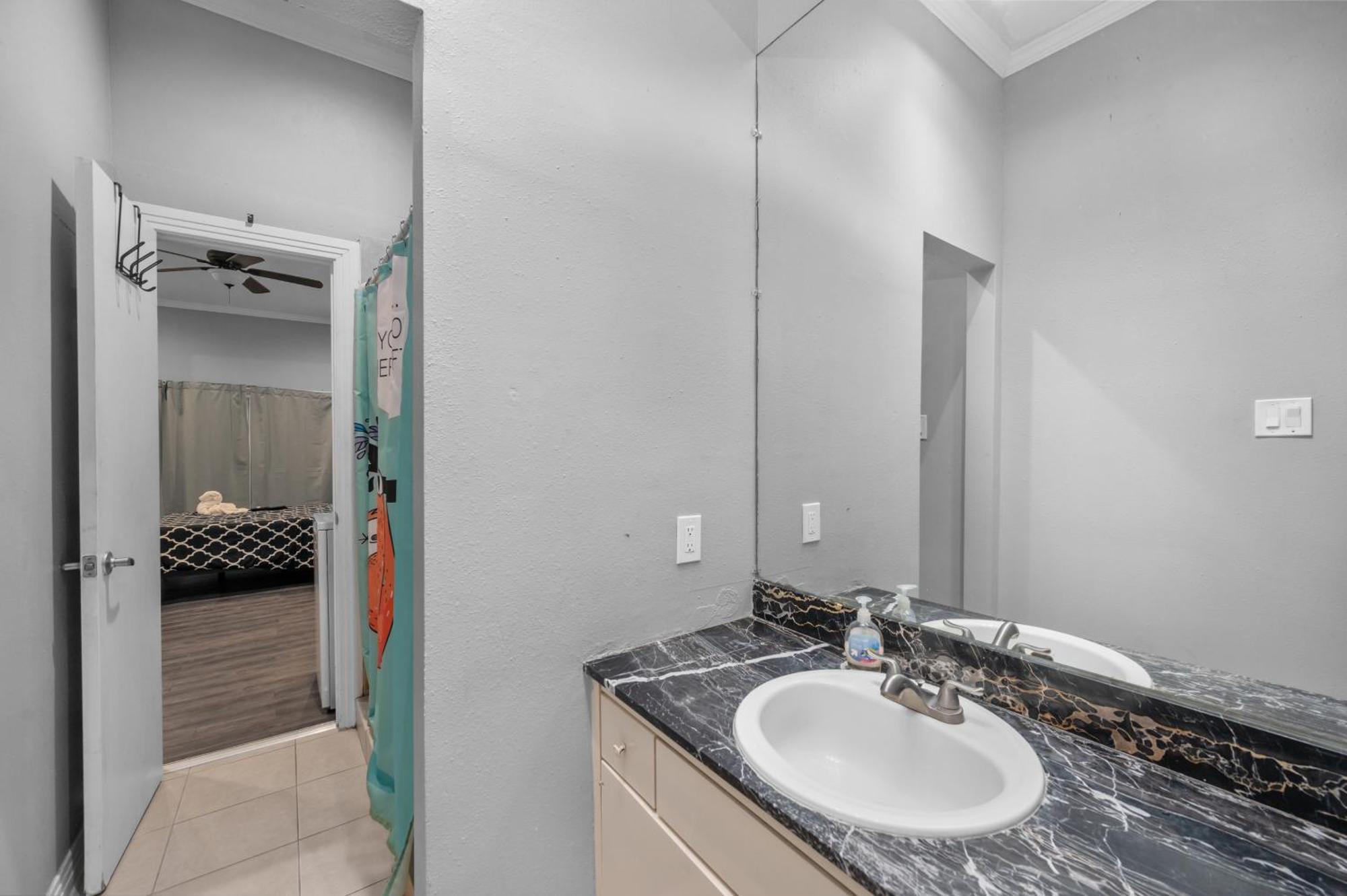 Trendy Montrose 1Br Apartment Houston Exterior foto